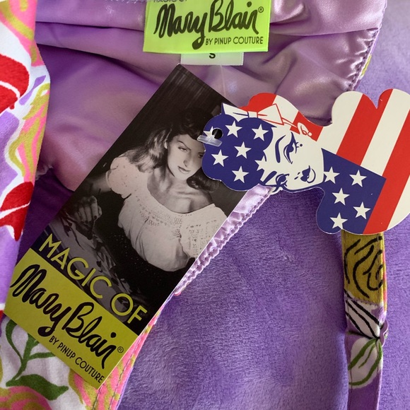 Evangeline Dress in Lips and Roses print Lavender - Picture 2 of 4